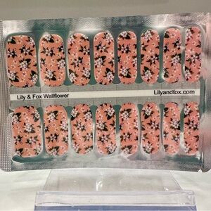 NWT Lily & Fox Wallflower Nail Art Wraps Peachy Floral Print